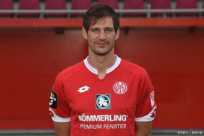 九游体育-包含转会期斯图加特队长鼓劲东契奇在阿森纳比赛中悬念迭起，这操作让人直呼：今夜阿贾克斯调整名单以备英超的词条